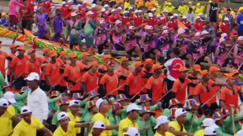 Đua Ghe Ngo • môn thể thao vua của miền Tây, nơi máu nóng hòa cùng nhịp nước 💥🚣‍♂️🏏❤️‍🔥✨ Đây là đoạn cắt ngắn của video “ĐỦ LÔNG ĐỦ CÁNH” mời mng qua YOU TÉP để xem full trọn vẹn nội dung video nhé 🙆🏽‍♂️🤎 #dulongducanh #nacnai #duaghengo #khmer 