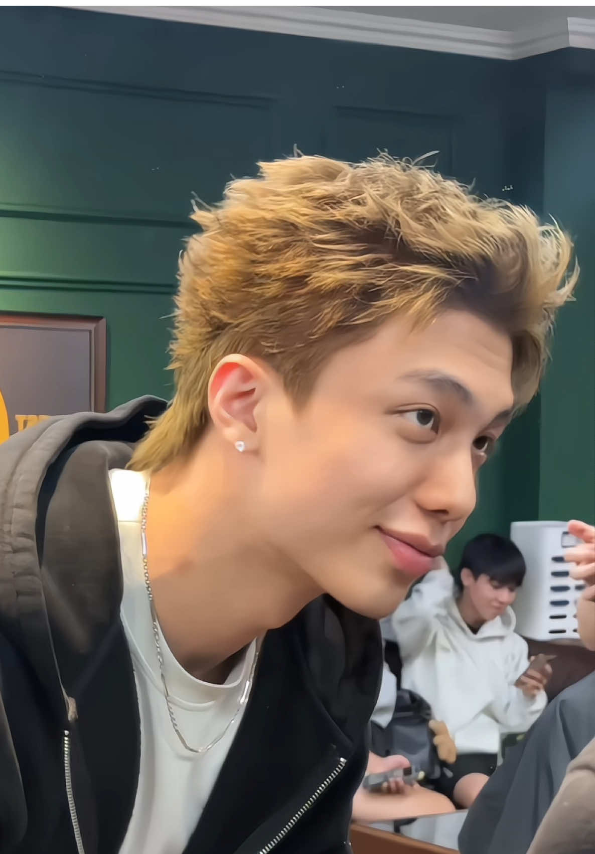 Kiểu Tóc Martin , Kiểu tóc này Xứng đáng 1Tr Tim không ạ !!! #chuduybabo #timbarbershop #martincortis #xuhuong #tócnamđẹp 