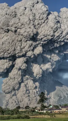 Sinabung Volcano Eruption Sends Ash 12 KM High | Massive Eruption in Indonesia | 4K Ultra HD A major eruption started at the Indonesian Sinabung volcano at 23:42 UTC on March 1, 2021