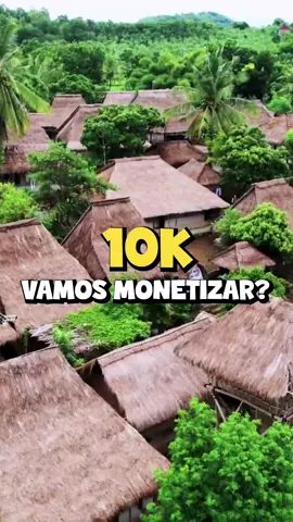 Bora monetizar Komodo (Indonésia) 📍 Localização: Arquipélago de Nusa Tenggara Oriental. O Parque Nacional de Komodo é um tesouro natural da Indonésia, lar dos famosos dragões de Komodo — os maiores lagartos do mundo — e de algumas das praias mais impressionantes do planeta. 🇮🇩🐉 🌄 O que torna Komodo tão especial: É o tipo de lugar que parece fora da Terra. As montanhas secas contrastam com o mar azul profundo, e as ilhas isoladas escondem segredos que poucos tiveram a sorte de ver de perto. 🌊 Principais paisagens: 🏝️ Padar Island: a vista do topo é uma das mais icônicas da Indonésia — três baías em tons de azul e verde formando um cenário surreal. 🐉 Ilha de Komodo: onde vivem os lendários dragões, uma verdadeira aventura selvagem. 🌸 Pink Beach: uma praia de areia cor-de-rosa que brilha sob o sol — um fenômeno natural raríssimo. 🌊 Manta Point: local de mergulho famoso por reunir dezenas de arraias-manta. 🥾 Atividades: Trilhas nas ilhas, mergulho em recifes coloridos, observação dos dragões de Komodo com guias locais e passeios de barco entre ilhas desertas. 💡 Dica: Reserve um passeio de barco de dois dias — dormir sob o céu estrelado no meio do mar é uma das experiências mais inesquecíveis da vida. 💬 Por que visitar: Porque Komodo é pura aventura — um encontro entre a força da natureza e a beleza mais primitiva da Indonésia. 🌅🐚 #10k #boramonetizar #monetizetiktok #indonesia #komodo