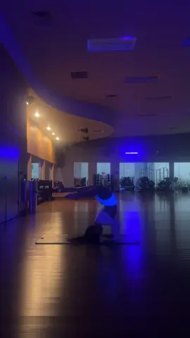 A headstand moment #yoga #dance #dancer #flexibility 