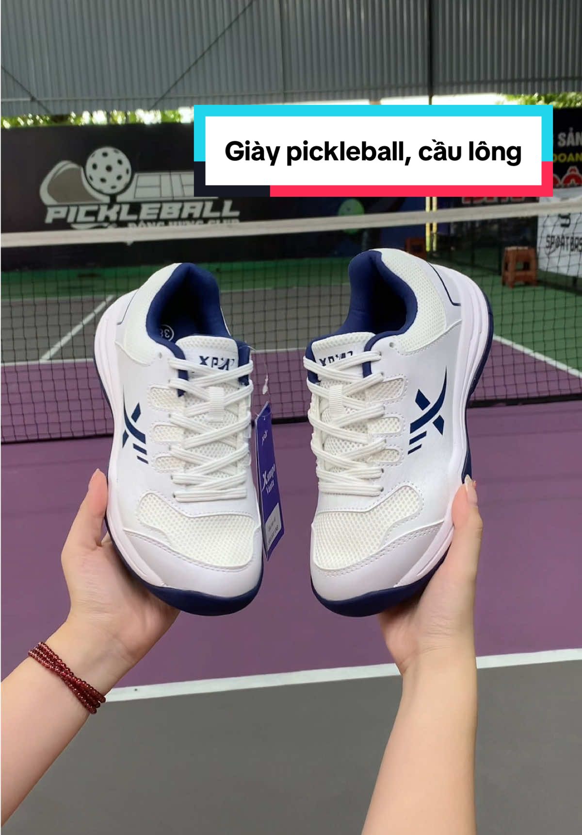 Mua giày những ngày sale thế này là một lợi thế về giá cho ae #giaypickleball #giaycaulong #giaybongchuyen #giaythethaonamnu #giayxp 
