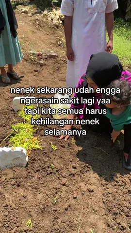 nenek sekrng udah ga ngerasain sakit lagi semoga nenek tenang di sana ya🥹😭#foryoupage #xybca #4u 
