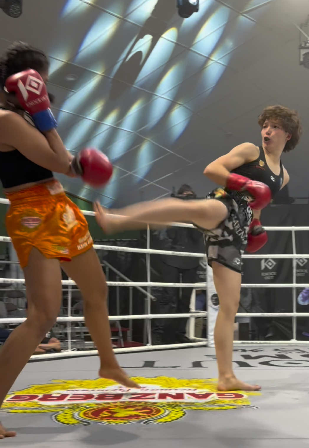 ［中堅戦］ KNOCK OUT-RED女子-53.0kg契約 3分3R・延長1R 選手入場 🟥 #ザリーナ・イスラモバ(ロシア) ーーー🆚ーーー 🟦 #トゥー・チャン・ボティ(カンボジア) KNOCK OUT-RED ស្ត្រី ប្រភេទទម្ងន់ ៥៣.០គីឡូក្រាម (កិច្ចសន្យា) ប្រកួត ៣នាទី ៣រោទ៍ បន្ថែម ១រោទ៍  ចូលរួមរបស់អ្នកប្រដាល់ 🟥 សារីណា អ៊ីស្លាមូវ៉ា (រុស្ស៊ី) ーーー🆚ーーー 🟦 ធូ ចាន់ បុទី (កម្ពុជា) 📅 ព័ត៌មានការប្រកួត KNOCK OUT × Kun Khmer 2025 បើកទ្វារ៖ ១៣:៣០ / ចាប់ផ្តើម៖ ១៤:០០ កាលបរិច្ឆេទ៖ ថ្ងៃសៅរ៍ ទី៨ ខែវិច្ឆិកា ឆ្នាំ២០២៥ ទីកន្លែង៖ កន្លែងប្រកួត KNOCK OUT តូកូហាប៉ាឡិនា ផ្សាយផ្ទាល់៖ YouTube / TikTok 📅大会情報 KNOCK OUT × Kun Khmer 2025 開場13:30 / 開始14:00 日時: 2025年11月8日（土） 会場:KNOCK OUT常葉アリーナ 配信:YouTube/TikTok 🎮 「KNOCK OUTファンクラブ」サイトでは勝敗予想ゲームなどKNOCK OUTの試合を更に楽しめます！ 勝敗予想して豪華特典をGETしよう！🎁 knockoutfc.jp ✅詳細は公式サイトでチェック KNOCK OUT × Kun Khmer 2025  ｜KNOCK OUT（ノックアウト） #KNOCKOUT #KunKhmer #格闘技