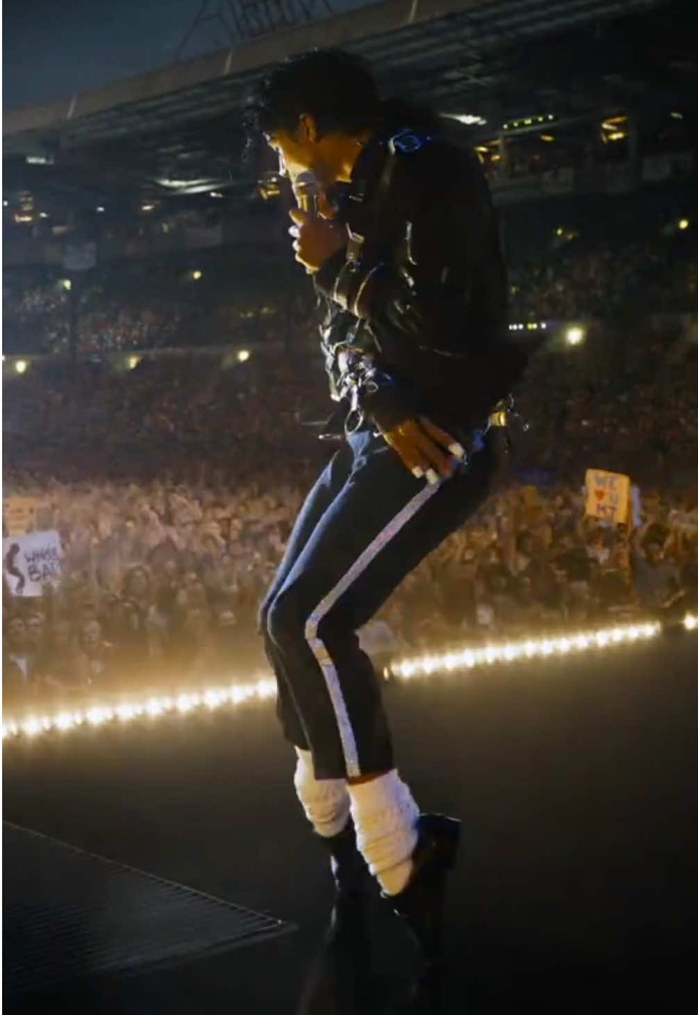 Michael Jackson fans pulling up to the Michael biopic 2026!! #michaeljackson #michaelmovie #mjbiopic #michaeljacksonfan 