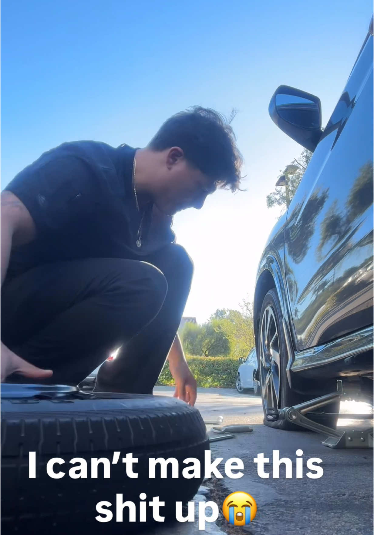 No I don’t know HOW TO CHANGE A FUKCING TIRE. IM JUST A BOY😭#uc #la #cna #poppedtire #gay #latino #makeawish #nonutnovemberchallenge️ #💅🏽💋 #Men
