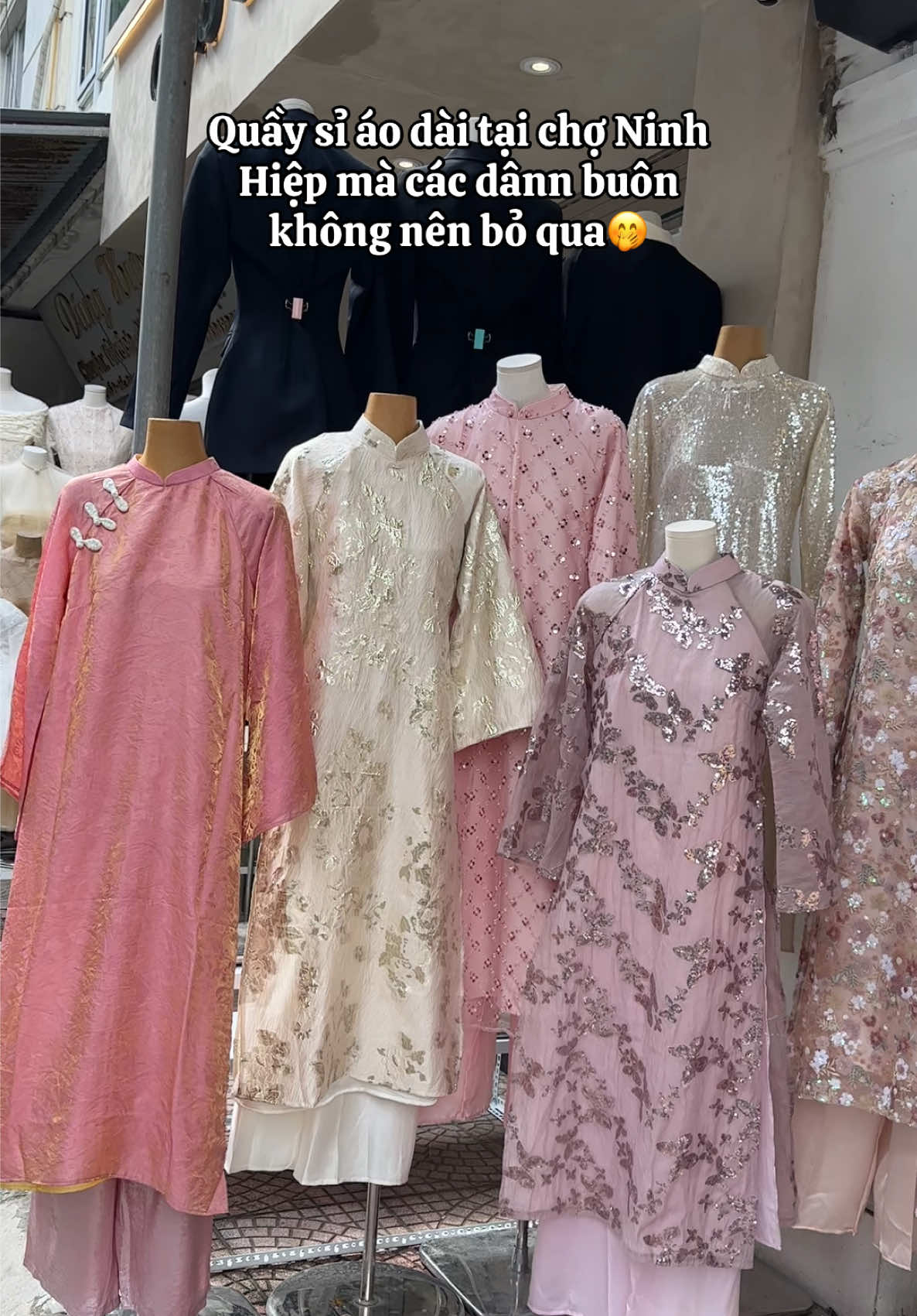 Quầy sỉ Áo dài nhiều mã hot nhứt Ninh Hiệpp mà các dân buôn khôg nên bỏ qua🤭🤭😂😂🥰🥰 #xuongmayaodai #aodaitet #viral #kemstudioninhhiep #xuongmayninhhiep 