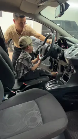 Bản lĩnh thì có nhưng cao ngược thế làm ăn giề.. Các Bác nhể?   #ford  #fiesta