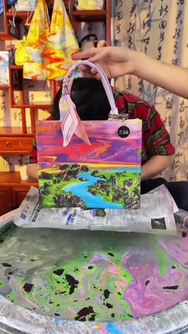 I didn’t see that coming 😱 #satisfying #art #bag #paint #relaxing (via lacquer_fan_/IG)