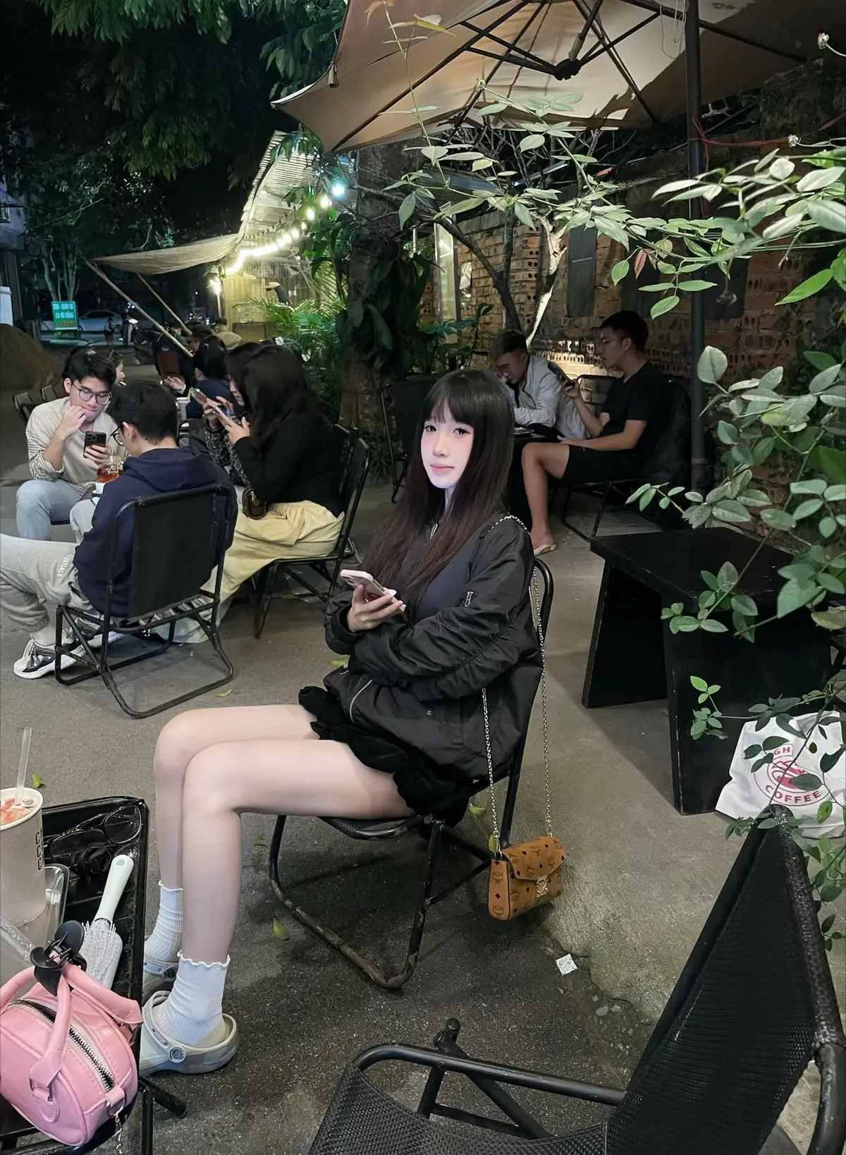 会下雨，因为承受不住水的重量，就像你会因为承受不住疼痛而哭泣一样 Trời sẽ đổ mưa vì trời không thể chịu nổi sức nặng của nước, cũng giống như bạn sẽ bật khóc vì bạn không chịu nổi đau lòng!! #fybシ #xhuong #bunny #viral 