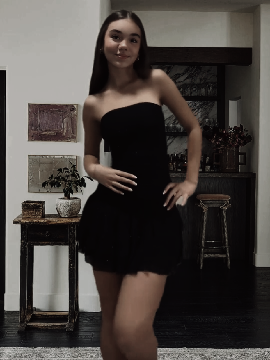 algún pibe  que me ayude elegir el color del vestido perfecto 💜🤗🖤🦄#🦄💙 #baxx #modelingtips #rosarioargentina🇦🇷 