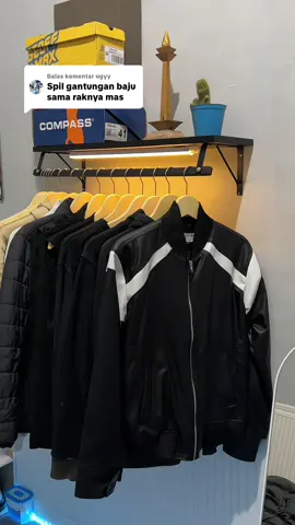 Membalas @ugyy cek kranjang nih bree udah paket lengkap🤙🏼🤩 #rakgantunganbaju #rakgantung #lampusensor #dekorasikamar #roomdecor 