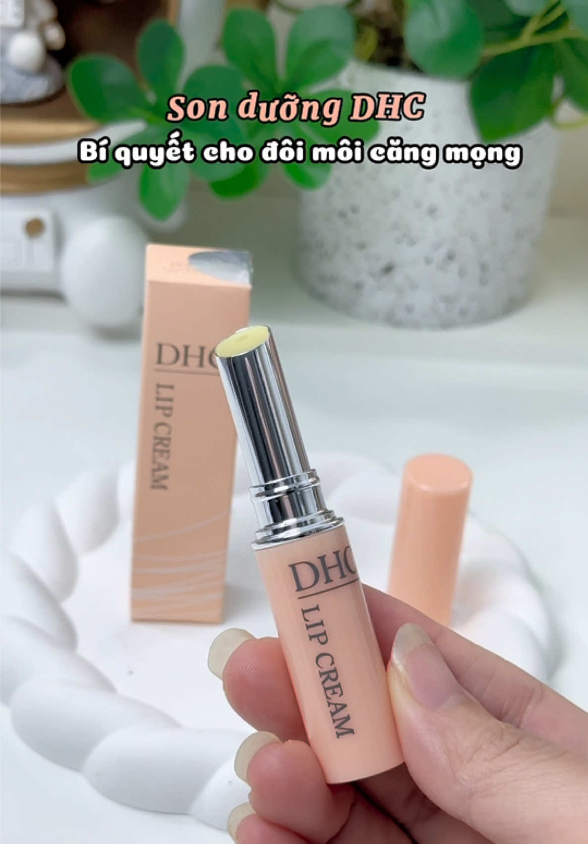 Son dưỡng mỗi DHC chân ái để có một đôi môi căng mọng #sonduong #sonduongmoi #sonduongmoidhc #dhc #dhcvietnam 