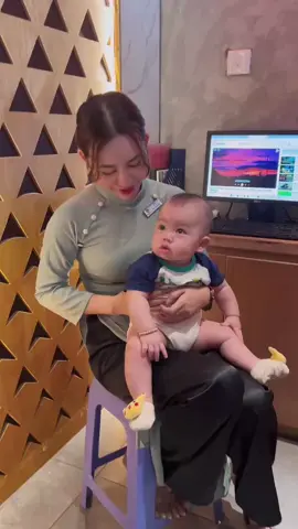 Làm quản lý kim luôn dữ trẻ . Mới có tiền ak 😅😅😅