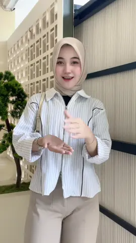 atasan cakepp zipper nya bisa di model apapunn mana murah lagi😫#zipper #stripe #koreanstyle #outfitinspiration 