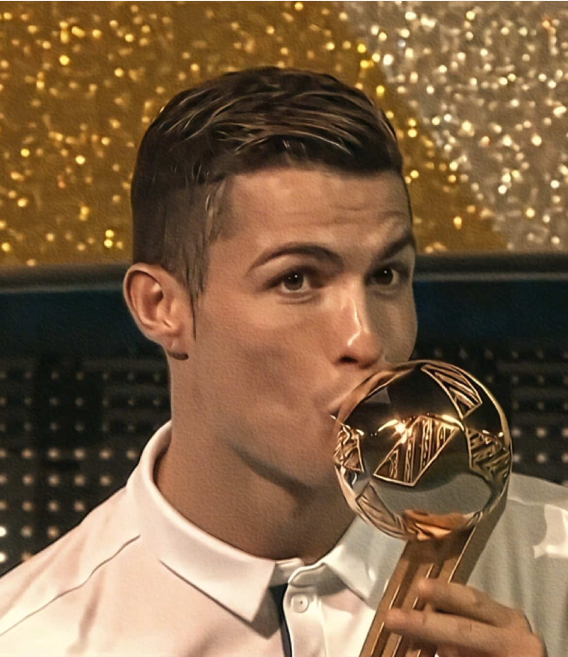 TRES BOTELLAS // Junior H x Ronaldo 🐐💫🎵 / thank you for the all recent support it means the world to me. #cristianoronaldo #xyzbca #viral #fyp #edits 