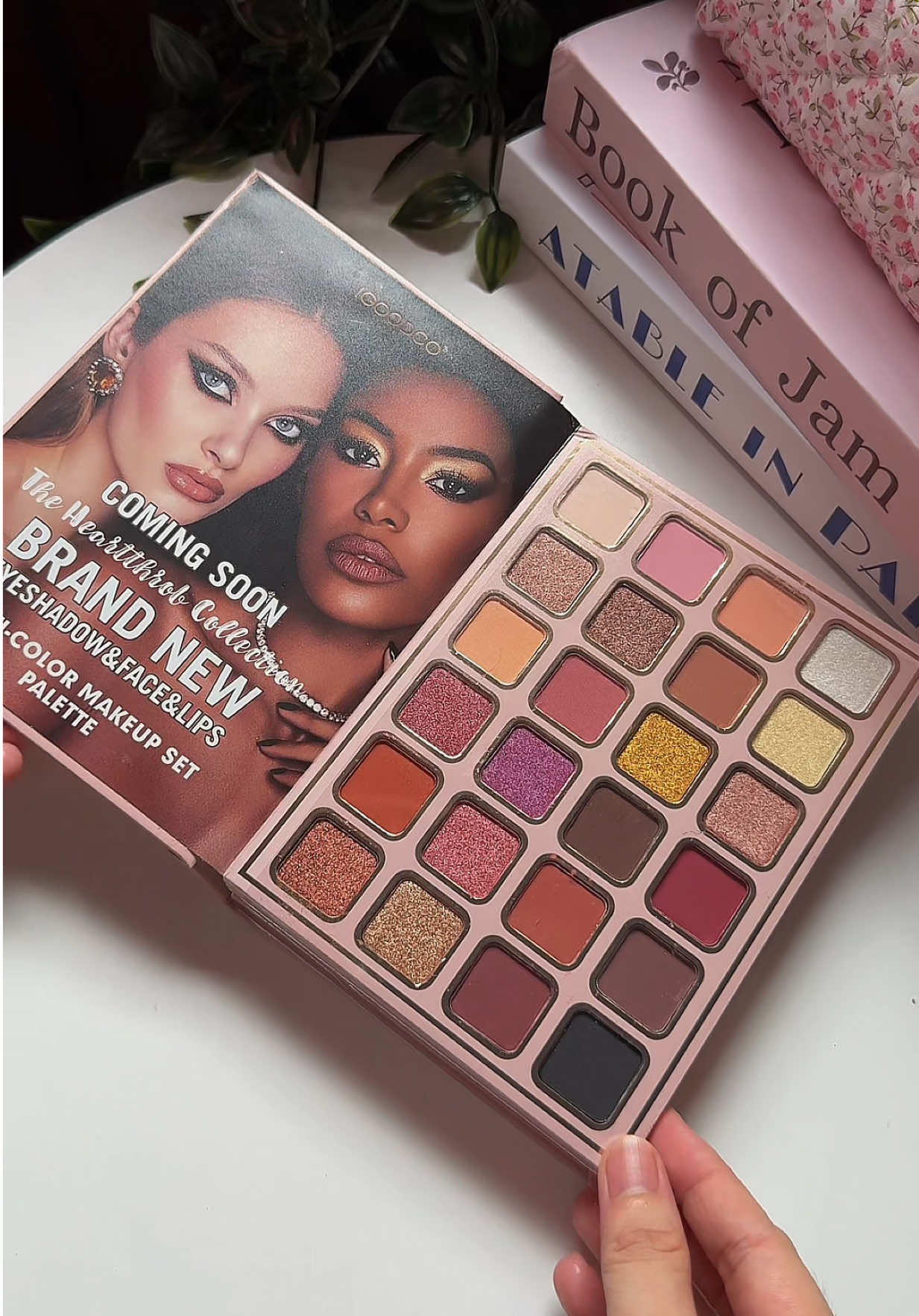 all in one na talaga sa makeup palette na to! gaganda ng mga shades 😍 #makeuppalette #makeupbookpalette #palettemakeup #makeupset #fyp 