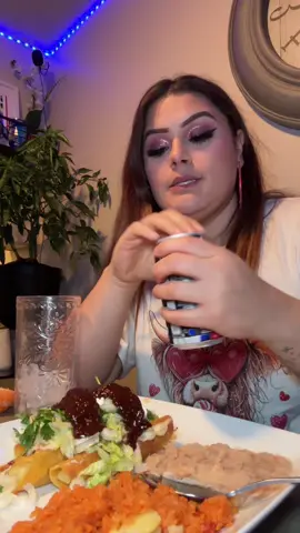 Flautas! #mexicanfood #mukbang #eatwithme #flautas #dinnertime 