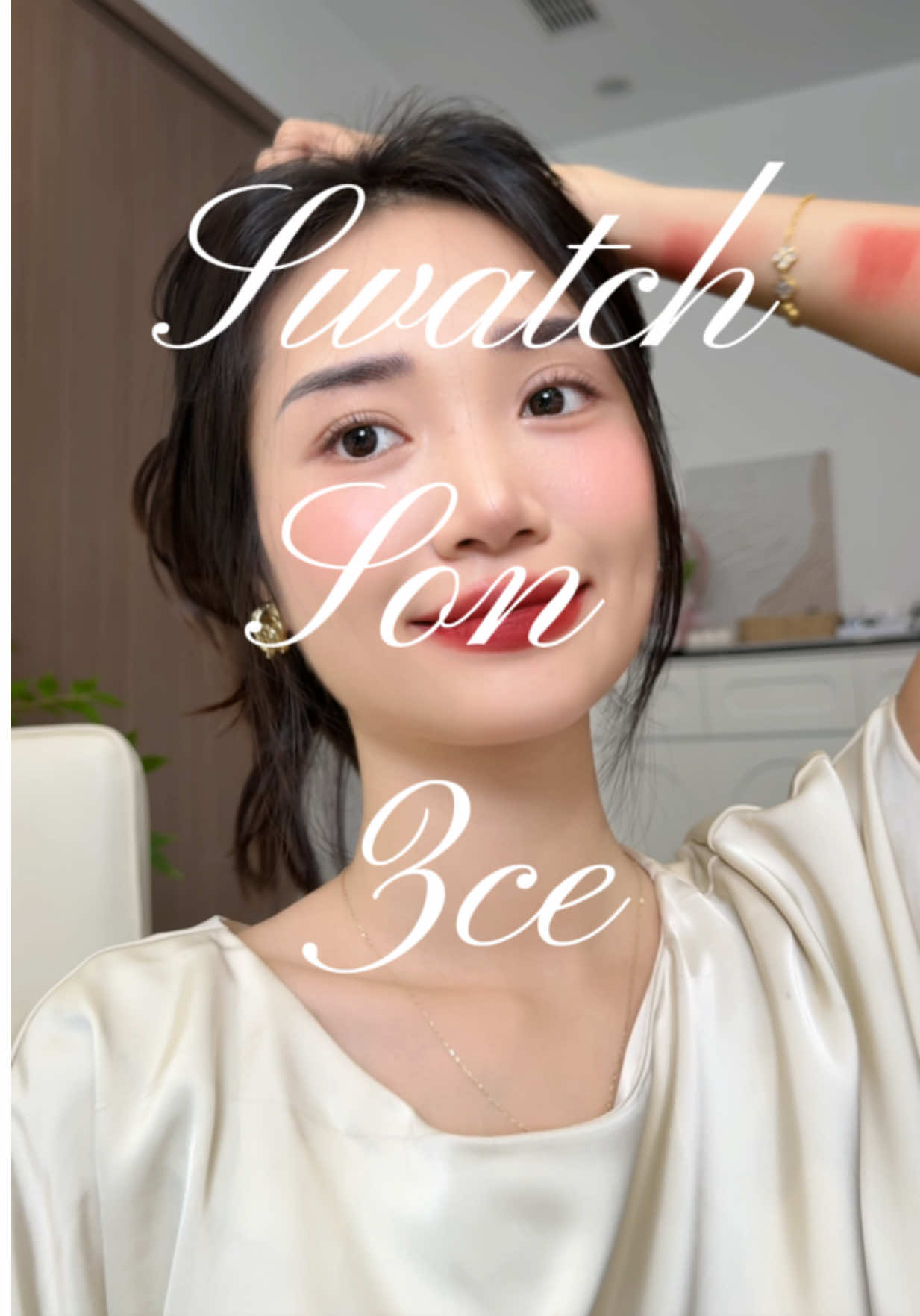 Test 2 màu son 3CE mới mua 🥰 thiết kế thì lạ xinh nhưng vỏ thì nhựa hơi lởm 😆 #nhinhichan #reviewlamdep #makeuptips #swatchson 
