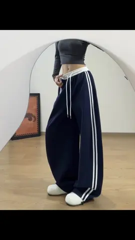 this baggy pantsss >>> #baggypants #streetwear #widelegpants #OOTD #fyp 