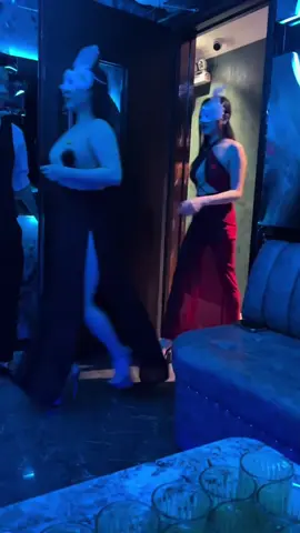 随机选择女孩，邀请老板 😍😍 #中国KTV #5星级质量KTV #karaoketrungquoc #karaokecaugiay #xuhuong 