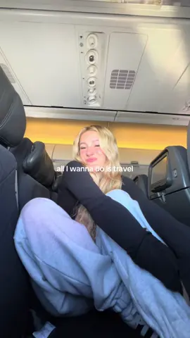 all I wanna do is travel 😭 #travel #solotravel #traveltok #inspiring #inspirational #traveltheworld #solofemale #solofemaletravel 