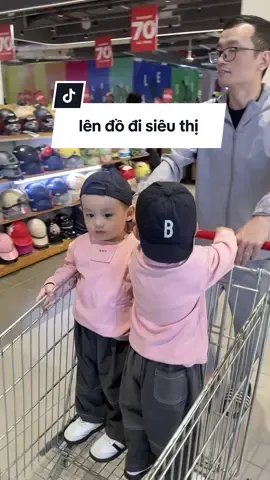 nay cháu mặc áo hồng😁😁😁#phoidoxinh #sinhdoi #janjin #anhemsinhdoi 