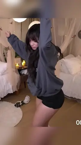 She’s having too much fun 🙈 #cinnabrit 