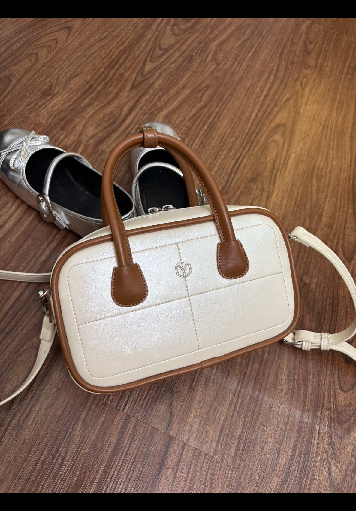 Chiếc túi da đẹp, màu ngọc trai sang trọng #quatang2011 #tuixachnu #tuixachyuumy #maingocquynh #tuidanu 