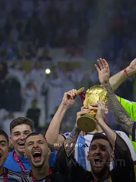 Messi cứ khiêm tốn thế này, thì vĩ đại thế  nào được
