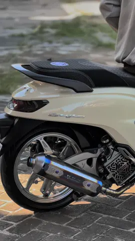 Suka banget sama footage yg ini walau tremor parah😂 #fyp #stylo #stylomodifikasi #mahyongg #pavta_knalpot 