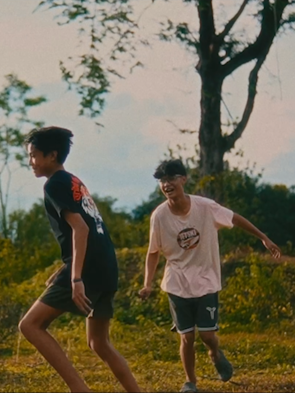 𝙆𝙊𝙈𝙊𝙍𝙀𝘽𝙄 (2025) 🌿✨ | OFFICIAL TRAILER 𝗝𝗭𝗥 𝗙𝗶𝗹𝗺𝘀 proudly presents 𝙆𝙊𝙈𝙊𝙍𝙀𝘽𝙄, a coming-of-age short film entry for the 6𝘵𝘩 𝘊𝘪𝘯𝘦𝘎𝘰𝘮𝘢 𝘍𝘪𝘭𝘮 𝘍𝘦𝘴𝘵𝘪𝘷𝘢𝘭 2025. (@cinegoma2025_ ) Written and Directed by 𝗝𝗲𝘇𝗲𝗿 𝗟𝗼𝗽𝗲𝘇 Starring 𝗥𝗲𝗻𝘇 𝗝𝗮𝗶𝗿𝘂𝘀 𝗣𝗮𝘇 as 𝘔𝘪𝘨𝘨𝘺 and 𝗠𝗲𝗹𝗰𝗵𝗼𝗿 𝗝𝗿. 𝗥𝗶𝗻𝗼𝗻𝗼𝘀 as 𝘌𝘭𝘪𝘰 “𝘛𝘸𝘰 𝘣𝘰𝘺𝘴. 𝘖𝘯𝘦 𝘣𝘰𝘯𝘥. 𝘞𝘩𝘦𝘯 𝘵𝘪𝘮𝘦 𝘤𝘩𝘢𝘯𝘨𝘦𝘴 𝘦𝘷𝘦𝘳𝘺𝘵𝘩𝘪𝘯𝘨 -- 𝘸𝘩𝘰 𝘨𝘦𝘵𝘴 𝘭𝘦𝘧𝘵 𝘣𝘦𝘩𝘪𝘯𝘥?” A story about youth, friendship, and the battle of growing apart. Premieres on November 24-28, 2025 #KOMOREBI2025 🌿✨ #JZRFilms #ShortFilm #fyp #FilmFestival 