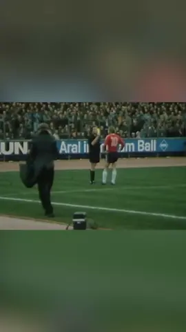 Heute vor 50 Jahren pfiff Schiri-Legende Wolf-Dieter Ahlenfelder angetrunken das Bundesligaspiel zwischen Werder Bremen und Hannover 96. #fussball #bundesliga #legende #h96 #werderbremen 