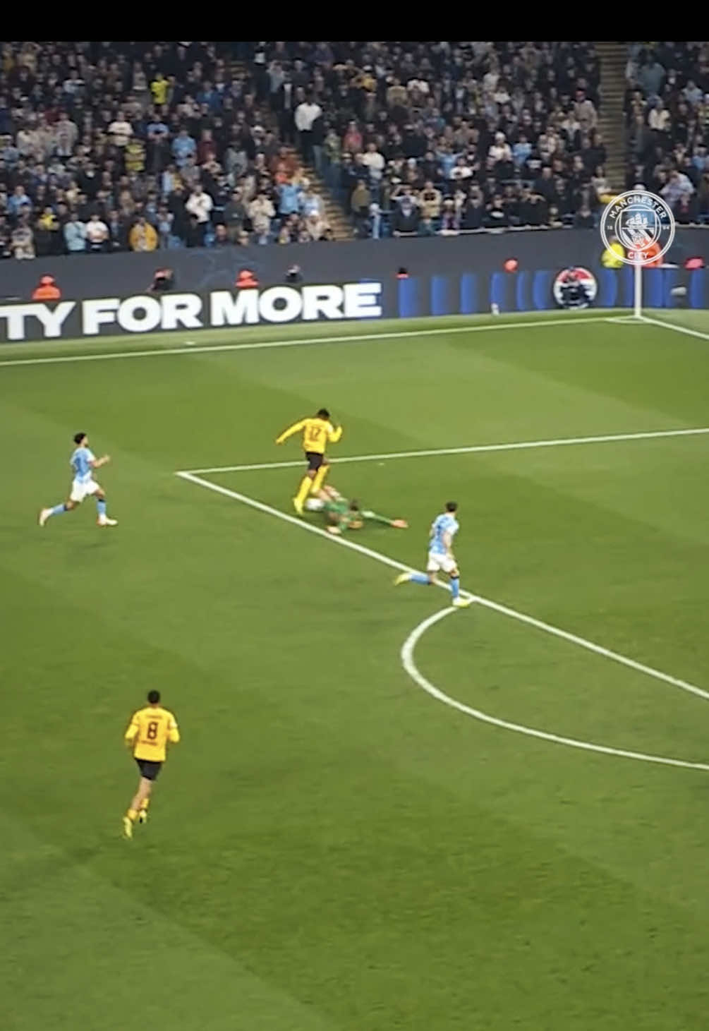 Donnarumma double tackle 😤⛔️ #Donnarumma #ManCity #ChampionsLeague #Football 