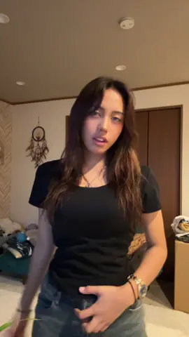 制服の投稿見てない人とか初対面の人に年上に見られがちでたまに年齢偽造してるとか言われるけどちゃんと高校2年生の17歳です。大人っぽいって言われると嬉しいけど老けてるって言ってくる人は言い方を直しましょう傷つきます😘#08 #fyp #おすすめ 