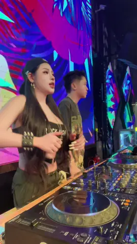 Giai điệu tuổi thơ cái thời còn dành nhau chiếc tivi để được nghe nhạc ở kênh itv :)))  #facenuest #djwinc #paradisebeergarden #nhachaymoingay #xuhuongtiktok 