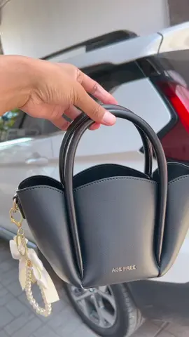 Tas wanita #taswanita #tasmurah #handbag #tasselempang #agefree 