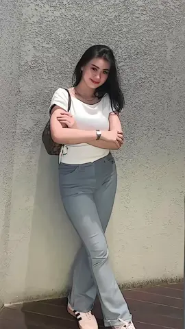 Celana nya bagus banget #foryou #viral #fyp #jeanshighwaist #fypシ 