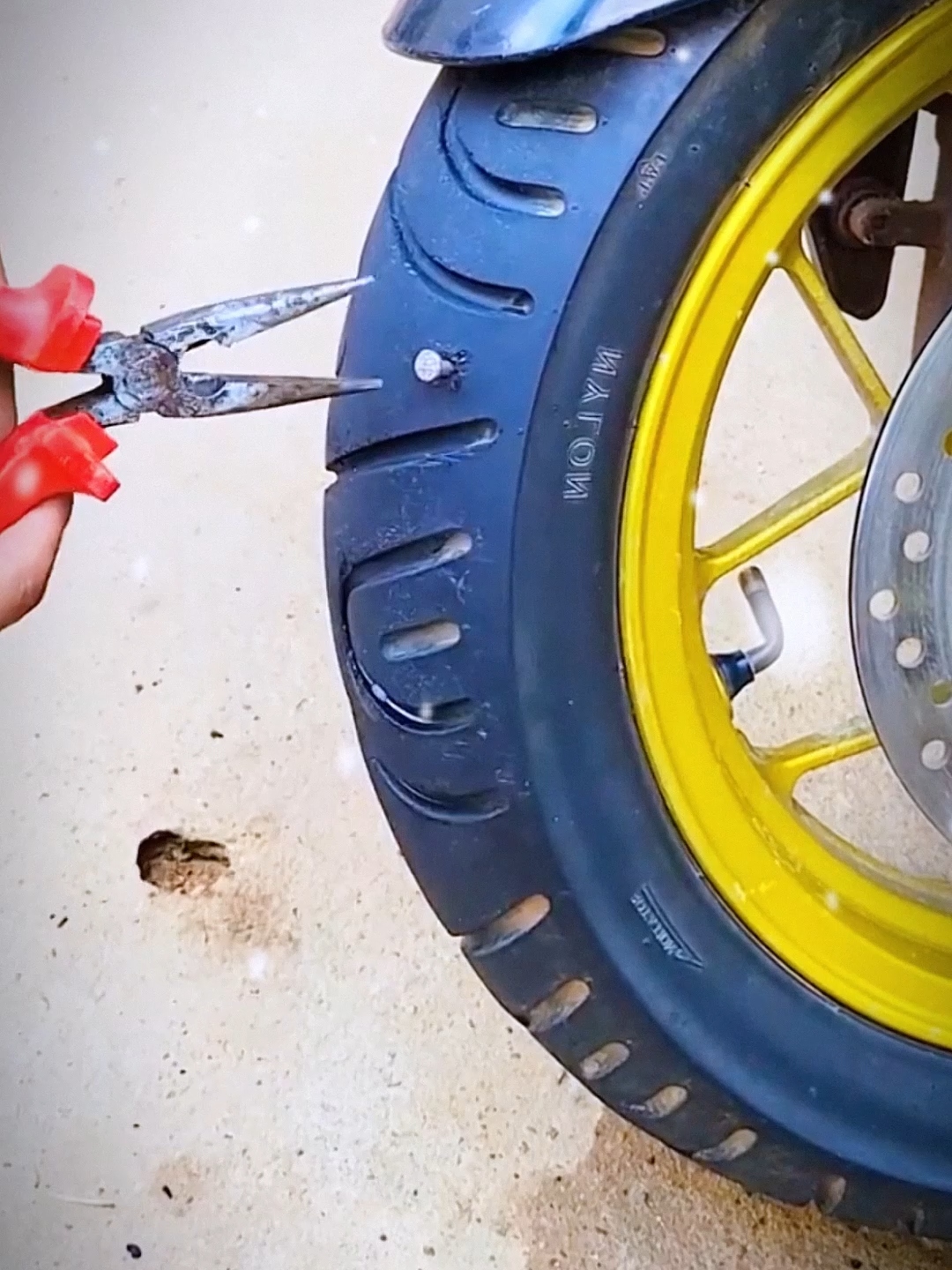 Kit Reparo Pneu sem Camara para Carro e Moto Refil Selante Remendo#tiktokshopindonesia #goodthing #BlackFriday