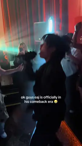 he’s so close to the crowd 😭❤️ #eaj #kpop #livemusic #eajpark 