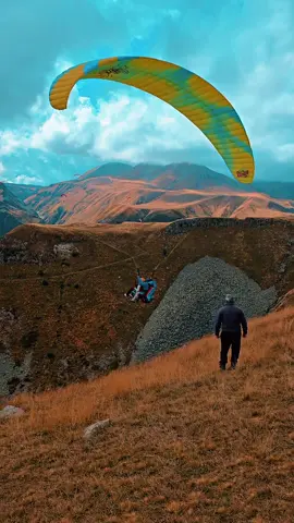 You will definitely want to fly here🪂🍂🍁#foryou #paragliding #nature #travel #creatorsearchinsights 