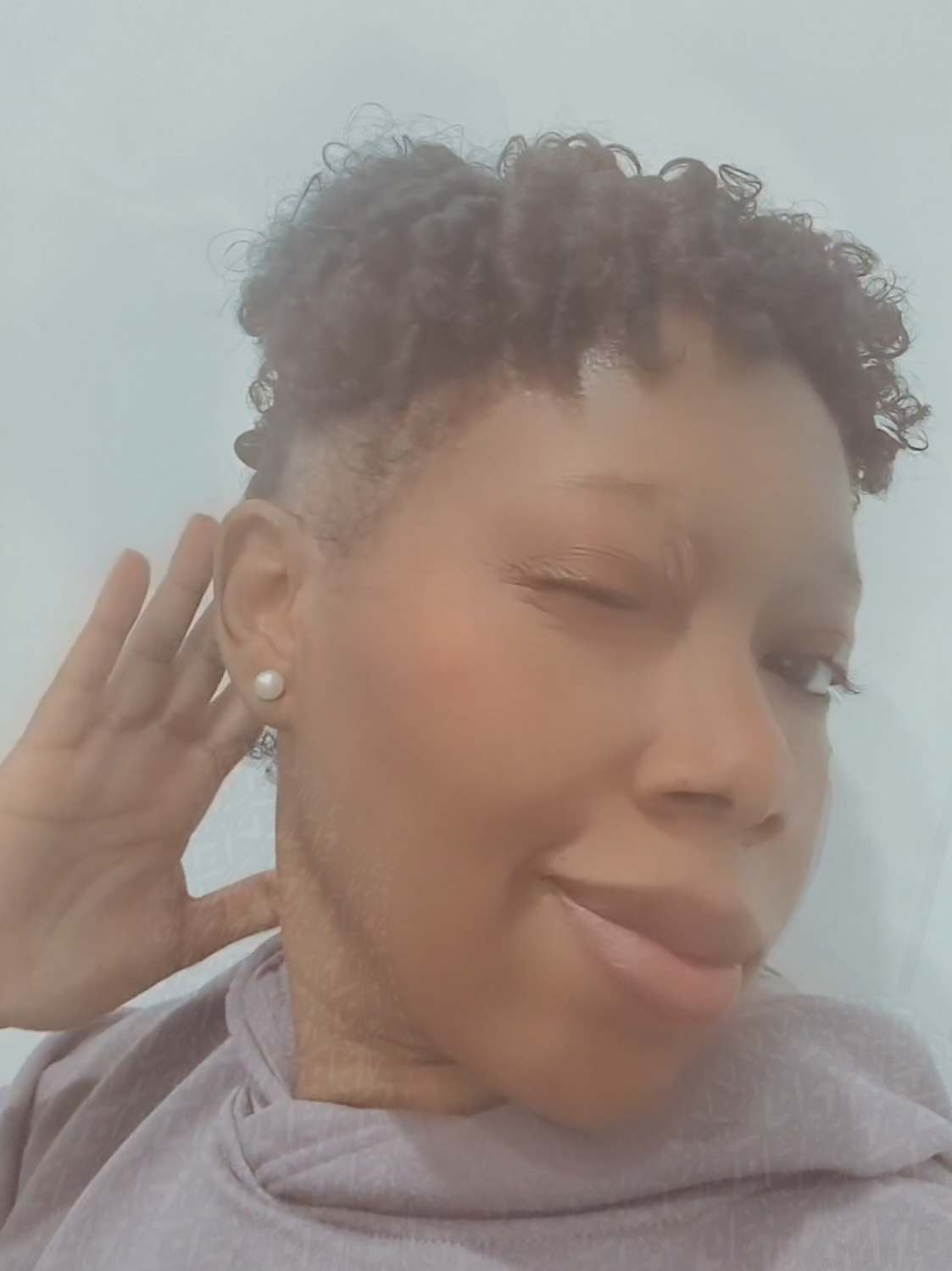 Hello,  Parfois le retour au naturel n'est pas si facile, mon parcours en parle de lui même. Il est vrai qu'un accompagnement est parfois bienvenu. Si tu recherches une coiffeuse qui t'accompagne dans ton retour au naturel FJB prestation  est là pour ça. Plus d'informations 06.20.00.93.16 #coiffeuseadomicile #tresses #soincheveux #produitsnaturels #flattwist 