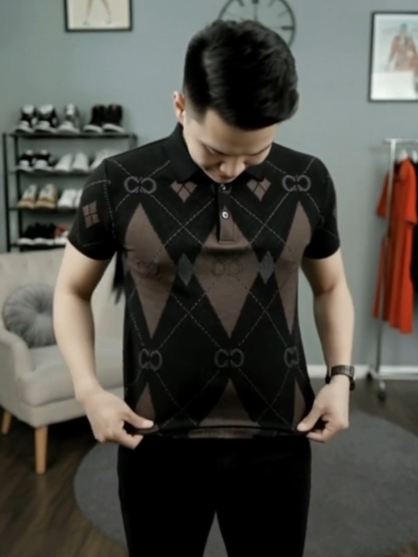 Kaos polo premium == Produk dengan kualitas premium == bahan kaos polo adem dan nyaman dipakai sehari2 tekstur kain halus berpori-pori rapat dan tidak kasar == warna kain awet == warna hidup tidak pudar == sablonan rapi,bahan tebal kwalitas trbaik sehingga nyaman di pakai.anti kusut pasti nya #kaospremium #kaos #buatkamu #kaospria 