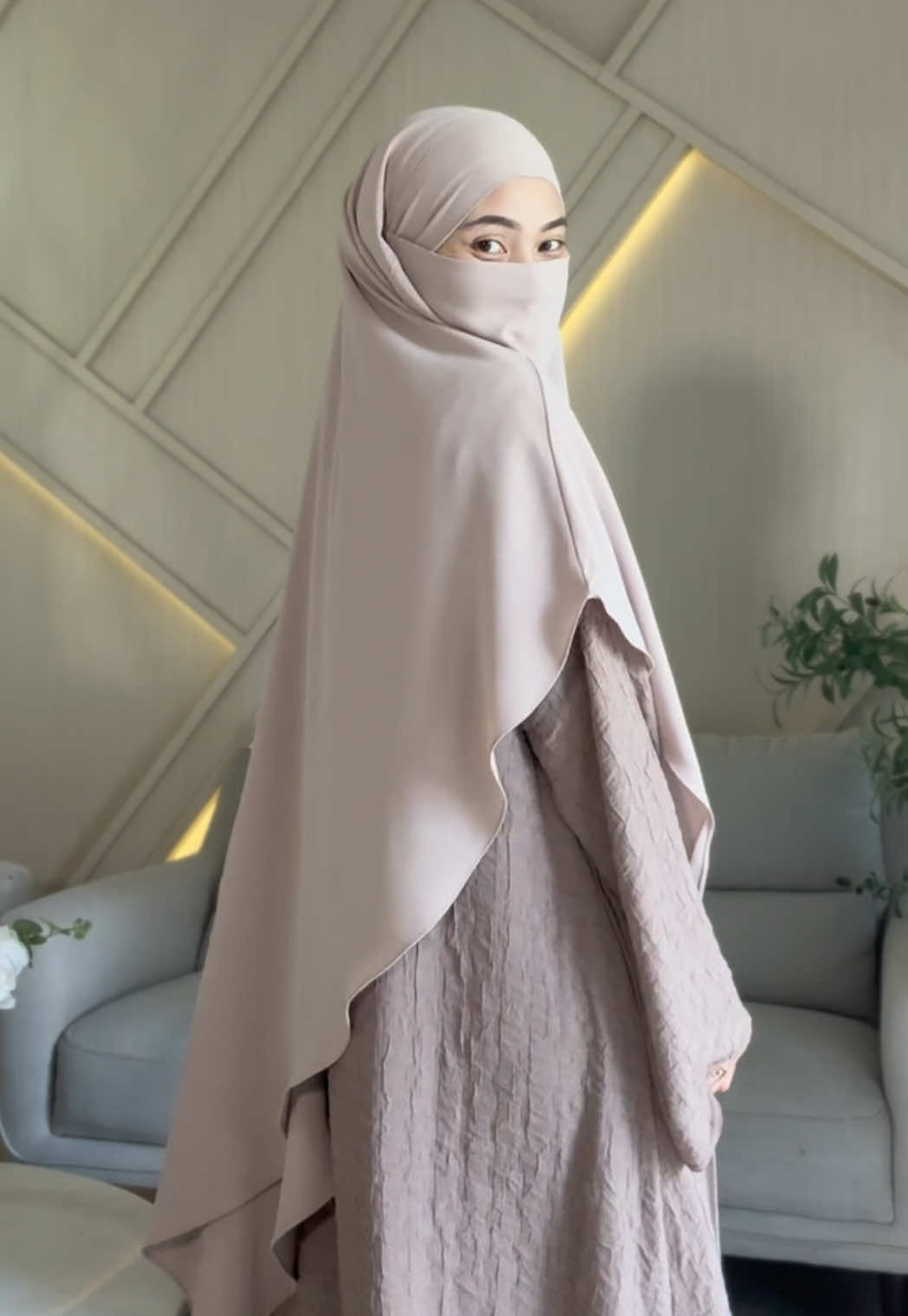 Warna-warnanya ga ada yang gagal ih😍 Kalau ini sih cewek bumi banget! Order pas 11.11 yah di shopeenya @Tsurayya Hijab Official 