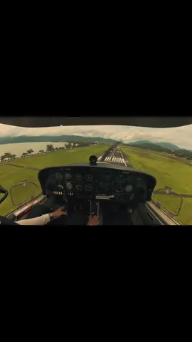 A moment I’ll never forget✌🏼 #firstsolo #flyingschool #fyp #aviation #pilot 