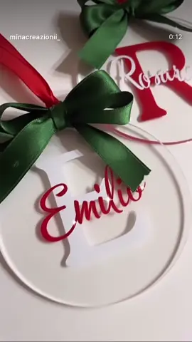 Rendi speciale la tua tavola di Natale. #segnapostopersonalizzato con i nomi dei tuoi cari. #ideapercena #regali o #ricordinatalizi 