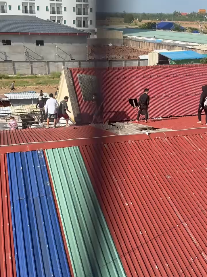 Nóng nhất mộc bài 🍊 ngày mồng 08/11 khu lý châu lại 1 số anh em nhảy lên nóc nhà bạo loạn tốc biến hóng nhé anh em sang đây nên tìm đúng công ty tốt mà đi nhé đừng để giống như này  nếu ai cần việc khu 2 bé voi ib em nhó #xuhuong #xuhuongtiktok #viralvideo #saigon #danang #thanhhoa #hottrend #hanoi #xuthe #dalat #dongnai #nghean #trending #trendingvideo #2convoi_mộcbài_campuchia #xuthetiktok #thanhhoa36 #hatinh #binhduong #cantho #vieclam #viral #viralvideo #bavet