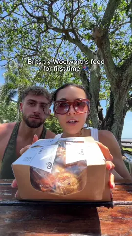 Trying ‘Woolies chook’ for the first time (translation: Woolworths chicken) 😝🇦🇺 First meal in Australia and it did not disappoint! 😋 #wooliesfinds #australia #woolworthsaustralia #australianfood #travelaustralia