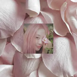 pink haired yves you’re so loved by me        cc n panning sweetlydevoted rm .anythingari #yves #yvesedit #loona #kpop #edit 