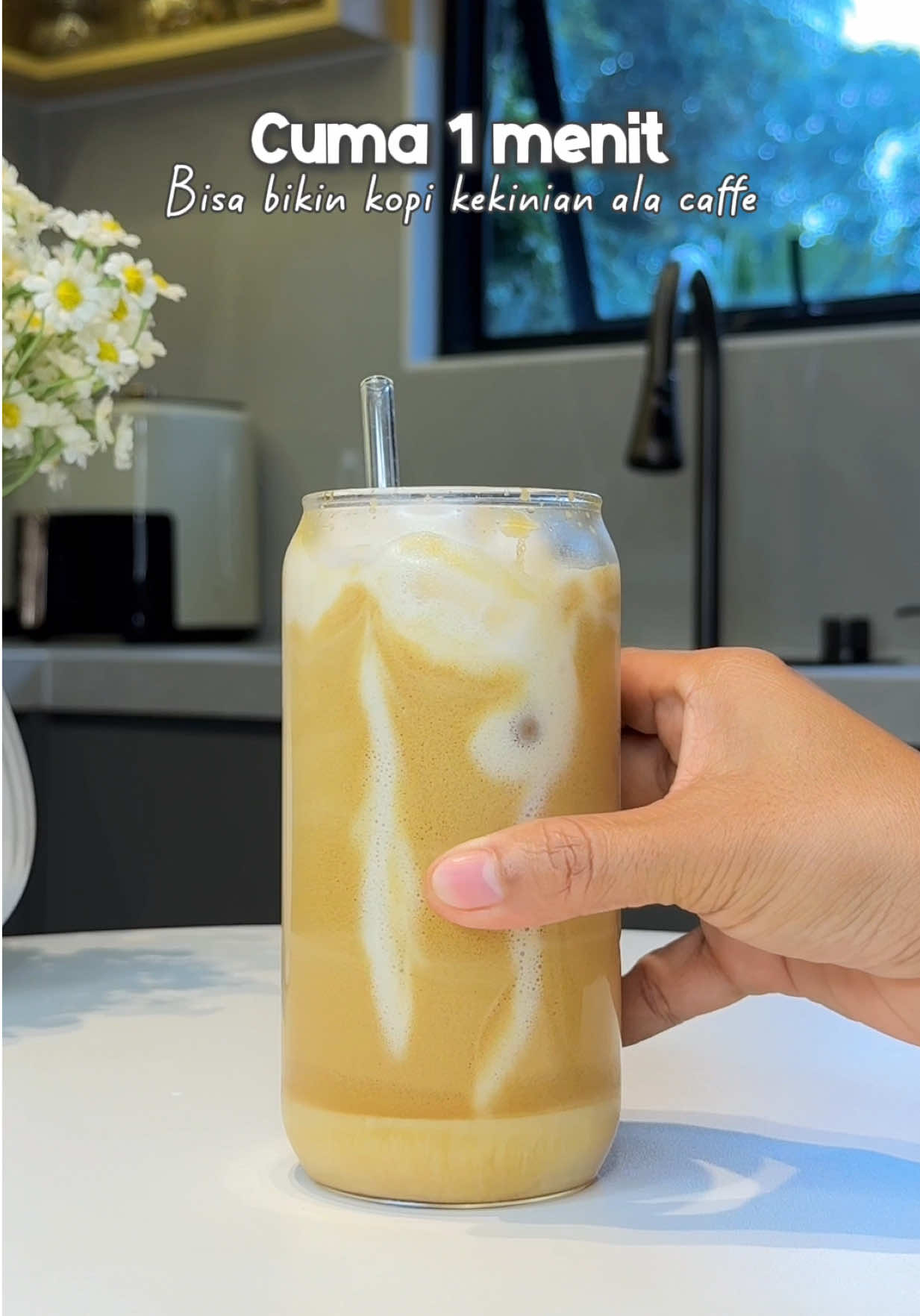 Membalas @Tan skin Girl buat kopi ala cafe mudah banget. #mixermini #milkfrother #mixerportable #mixerminiportable #milkfrotherforcoffee 